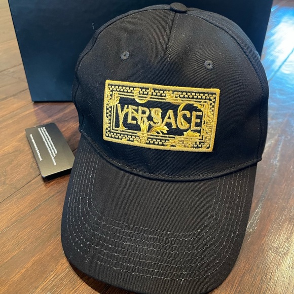NWT Brand New Versace Black Logo Baseball Cap Women’s 57 - Picture 1 of 11